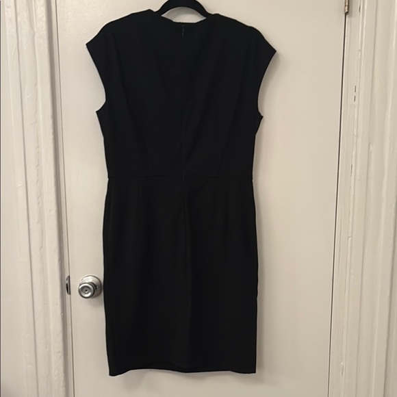 Elegant Black Dress - Picture 5 of 5